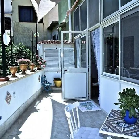 Vittorio's House With Garden-patio In Aspra Apartament