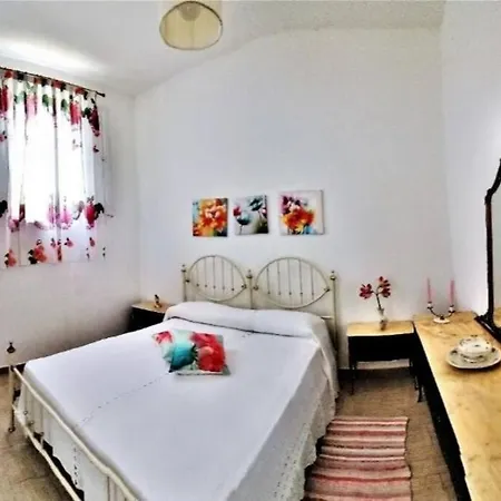 Vittorio's House With Garden-patio In Aspra Apartment *