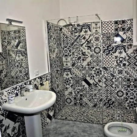 Apartment Vittorio's House With Garden-patio In Aspra *
